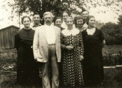 Hilda, Grandpa & Grandma Froese, Kitty, Lena, Paul, Klara, Gladys & Arthur.jpg